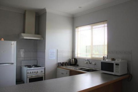Golden Rivers Holiday Apartments - Redcliffe Tourism 3