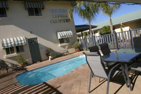 Golden Rivers Holiday Apartments - Redcliffe Tourism 0