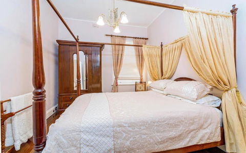 Azile 1875 Heritage Victorian Duplex - Redcliffe Tourism 3