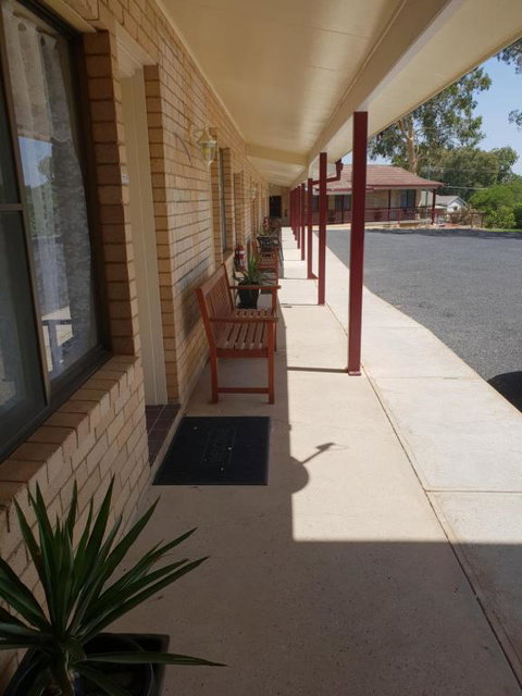 Kandos Fairways Motel - Redcliffe Tourism 6