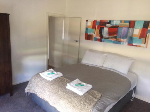 Costa Park Cottage Ena Armidale - Redcliffe Tourism 1