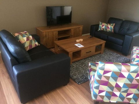 Costa Park Cottage Ena Armidale - Redcliffe Tourism 5