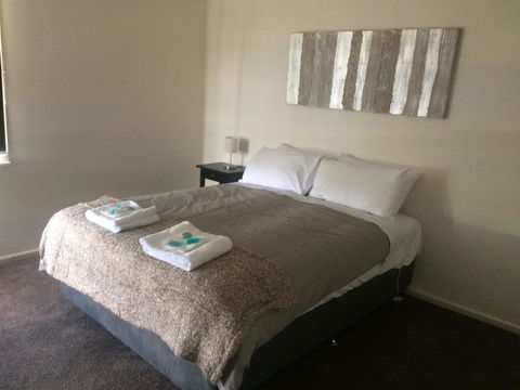 Costa Park Cottage Ena Armidale - Redcliffe Tourism 3