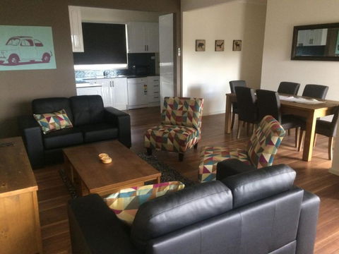 Costa Park Cottage Ena Armidale - Redcliffe Tourism 6