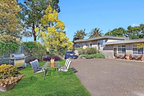 Wingham Motel - Redcliffe Tourism 0