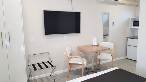 Wingham Motel - Redcliffe Tourism 5