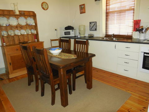 Amalie Cottage Waikerie Unit 1 - Redcliffe Tourism 4