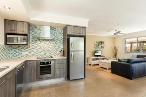 At Melaleuca 3 - Redcliffe Tourism 0