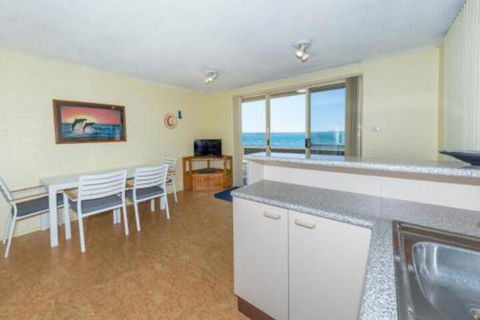 Alcheringa Unit 1 / 32 Sandy Point Road - Redcliffe Tourism 3