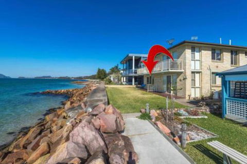 Alcheringa Unit 1 / 32 Sandy Point Road - Redcliffe Tourism 2