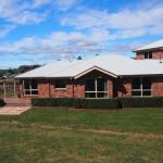 Country Meets Town - Redcliffe Tourism 0