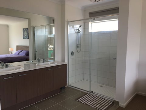 Apple House Point Cook - Redcliffe Tourism 1