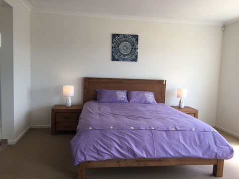 Apple House Point Cook - Redcliffe Tourism 5