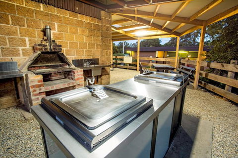 Castlemaine Gardens Luxury Glamping - Redcliffe Tourism 3