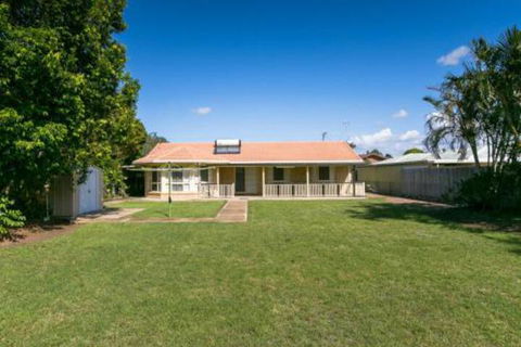 Cozy Family Holiday House - Redcliffe Tourism 2