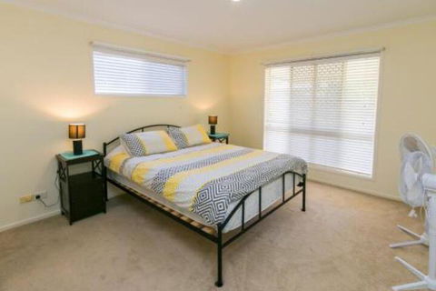Cozy Family Holiday House - Redcliffe Tourism 5