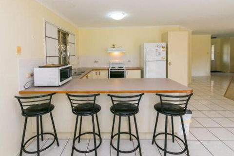 Cozy Family Holiday House - Redcliffe Tourism 0