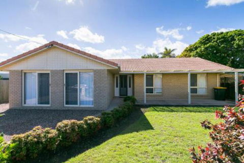Cozy Family Holiday House - Redcliffe Tourism 6