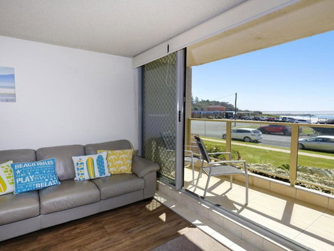 Ebbtide 3 On Main Beach! - Redcliffe Tourism 1