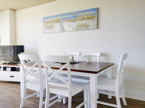 Ebbtide 3 On Main Beach! - Redcliffe Tourism 4