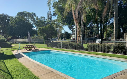 Young Tourist Park - Redcliffe Tourism 1