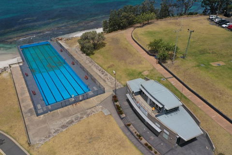 JUST 4 YOU! Amazing Sea Views WIFI Fullly Air Conditioned King Bed - Redcliffe Tourism 4
