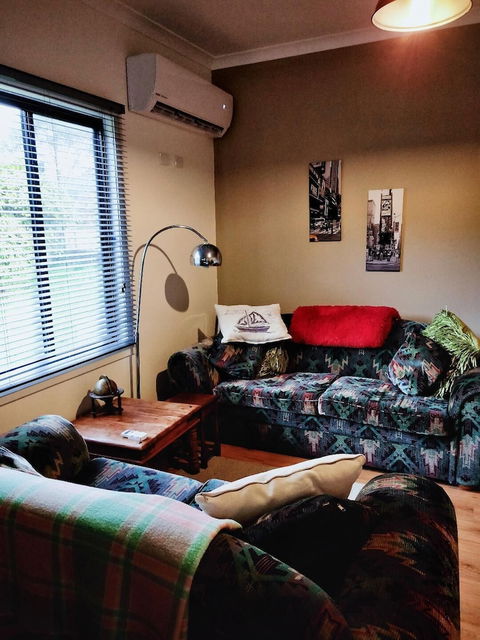 Wanderlust Cottage - Redcliffe Tourism 5