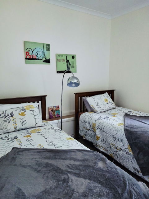 Wanderlust Cottage - Redcliffe Tourism 3