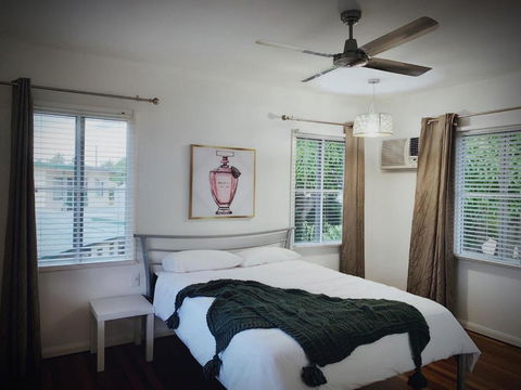Holiday Rental Huge House With Beach Views - Redcliffe Tourism 6
