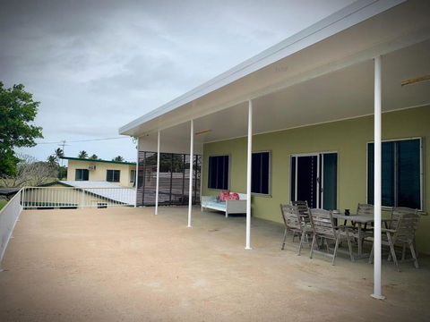 Holiday Rental Huge House With Beach Views - Redcliffe Tourism 4