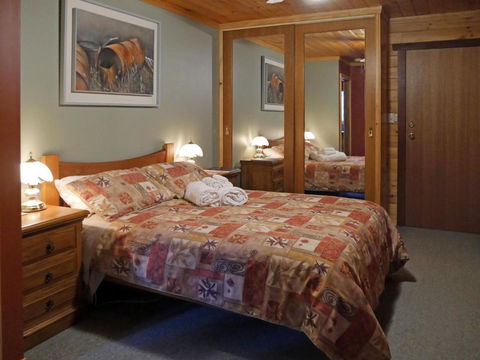 Acacia Hills Retreat - Redcliffe Tourism 3