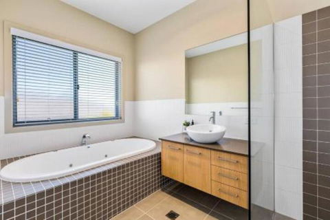 Elliston At Corporate Boardies. - Redcliffe Tourism 3