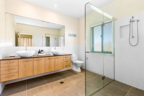 Elliston At Corporate Boardies. - Redcliffe Tourism 5