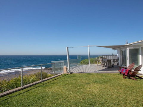 Rainbows End Soaring Views North To Gerroa - Redcliffe Tourism 5