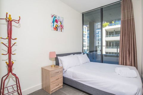 Relaxing Parramatta Apartment With Parking - Redcliffe Tourism 4
