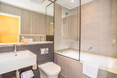 Relaxing Parramatta Apartment With Parking - Redcliffe Tourism 6