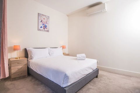 Relaxing Parramatta Apartment With Parking - Redcliffe Tourism 7