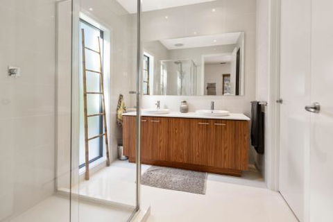 CATALINA MOUNT ELIZA - Redcliffe Tourism 4