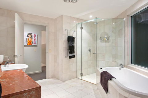 Artis Noosa Heads - Redcliffe Tourism 5