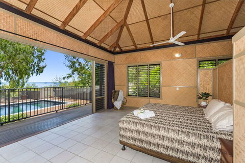 Absolute Beachfront - Redcliffe Tourism 4