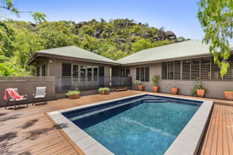 Absolute Beachfront - Redcliffe Tourism 0