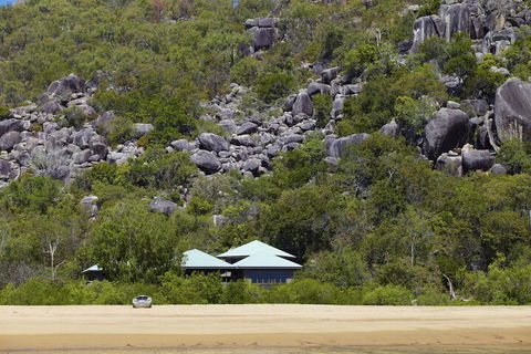 Absolute Beachfront - Redcliffe Tourism 1