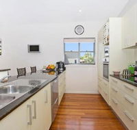 Papaya House - Redcliffe Tourism