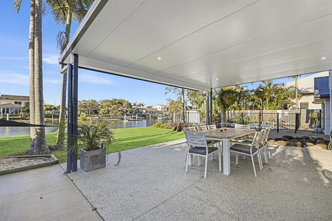 CANAL HOME NEAR MOOLOOLABA Kooringal - Redcliffe Tourism 3