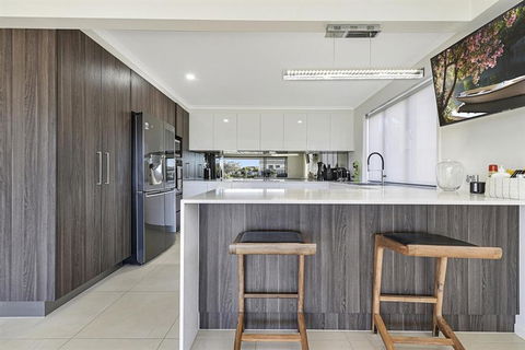 CANAL HOME NEAR MOOLOOLABA Kooringal - Redcliffe Tourism 5