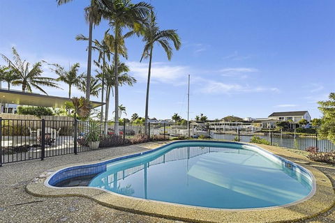 CANAL HOME NEAR MOOLOOLABA Kooringal - Redcliffe Tourism 6