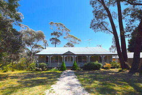Rocky Mountain Cottage - Redcliffe Tourism 0