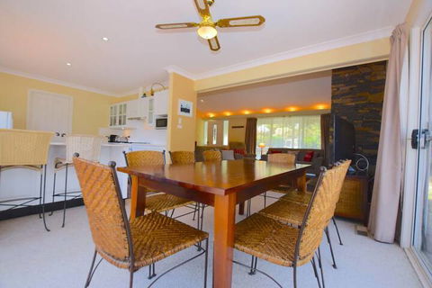 Rocky Mountain Cottage - Redcliffe Tourism 4