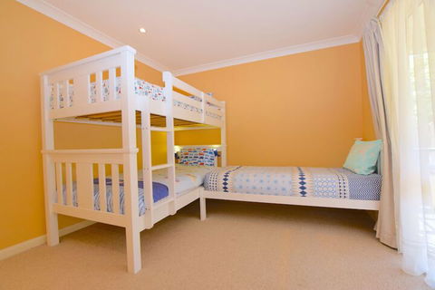 Rocky Mountain Cottage - Redcliffe Tourism 5