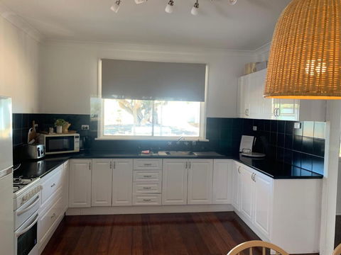 Salty Cottage Northam - Redcliffe Tourism 1